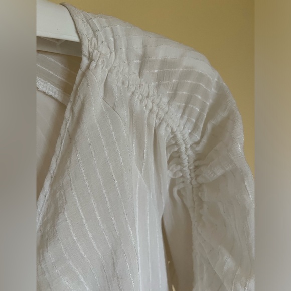 Preowned ASTR Label White V Neck Blouse Top with Ruched Sleeves - size M - Picture 8 of 14
